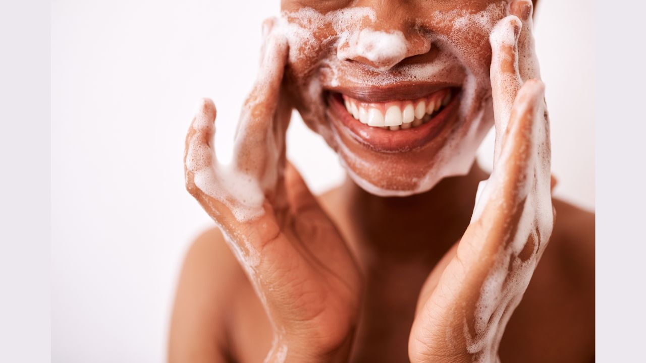 🧼Cleansing 101: Should You Double Cleanse? (Plus What is a Water Cleanse?)