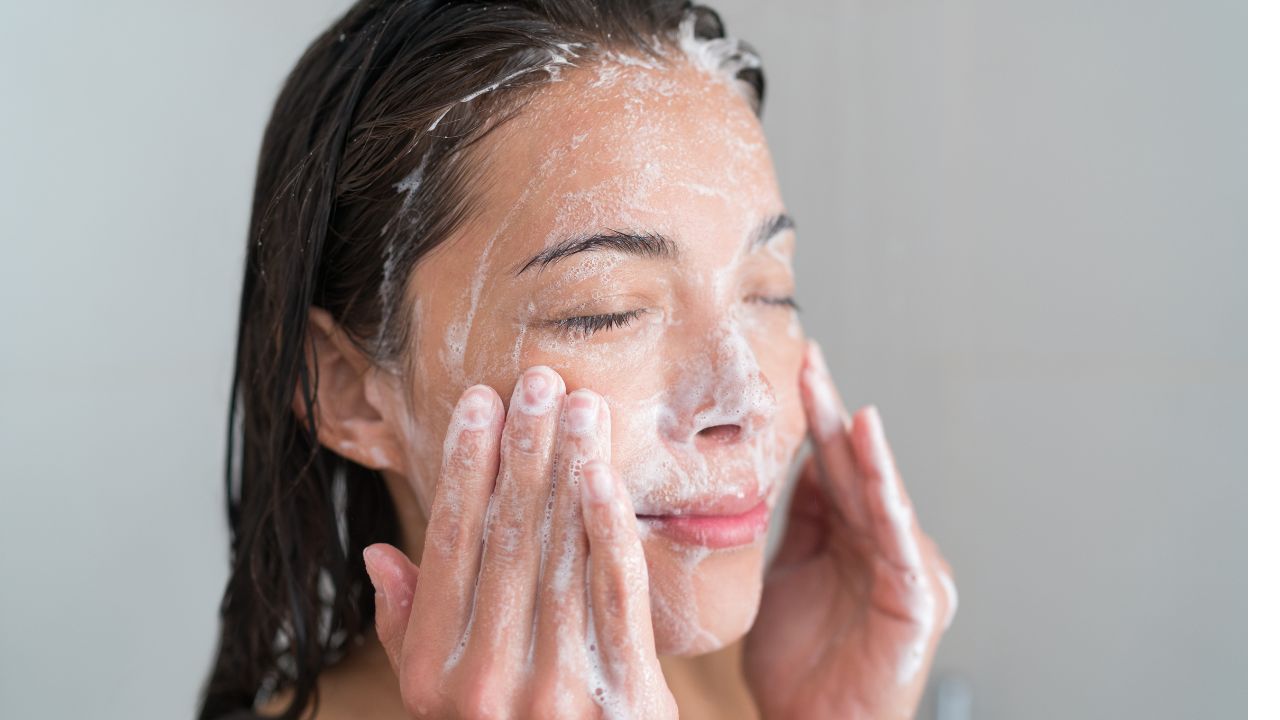 🧼 Skin Cleansing 101: Four Biggest Face Washing Mistakes