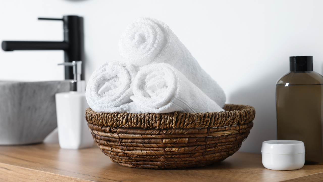 Cleansing 101: The Importance of Towels in Skincare (Yes, It Matters)🧺🧻